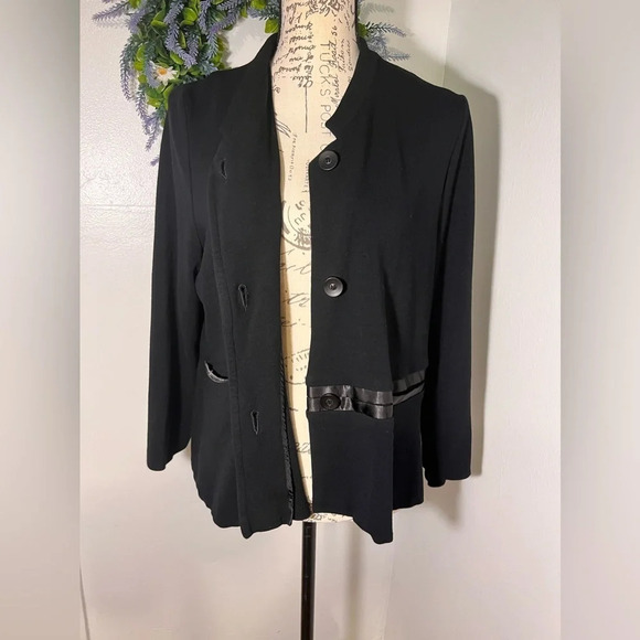 Harriet Kassman, XL, hidden button front longsleeve, satin trim stretchy jacket - Picture 5 of 9